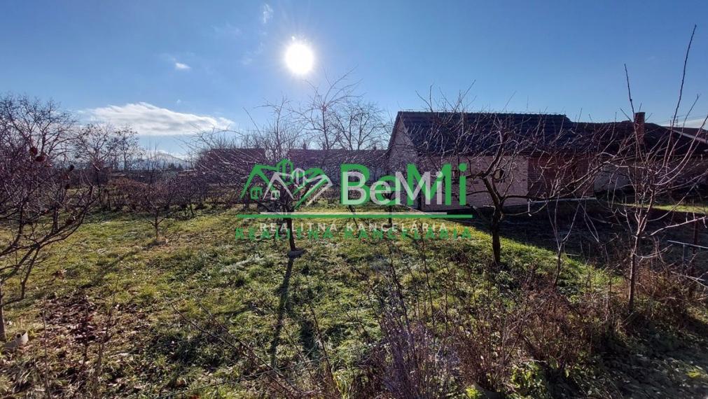 Exkluzívne na predaj vidiecky dom s veľkým pozemkom Jacovce