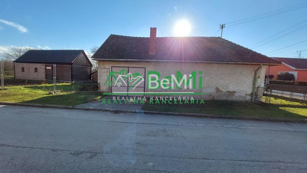 Exkluzívne na predaj vidiecky dom s veľkým pozemkom Jacovce
