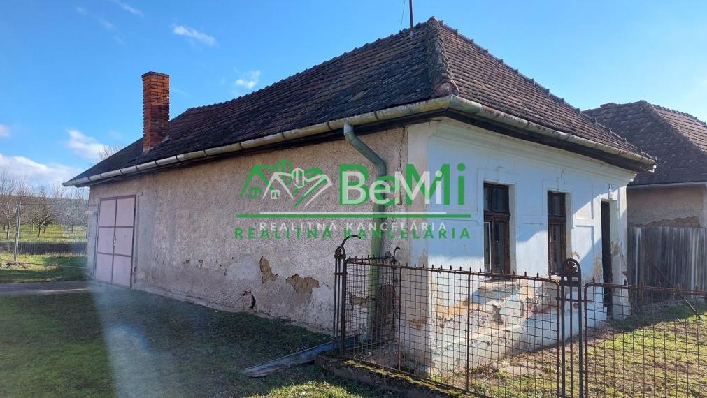 Exkluzívne na predaj vidiecky dom s veľkým pozemkom Jacovce