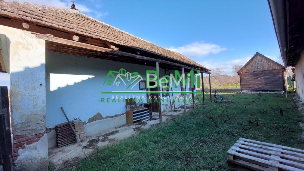 Exkluzívne na predaj vidiecky dom s veľkým pozemkom Jacovce