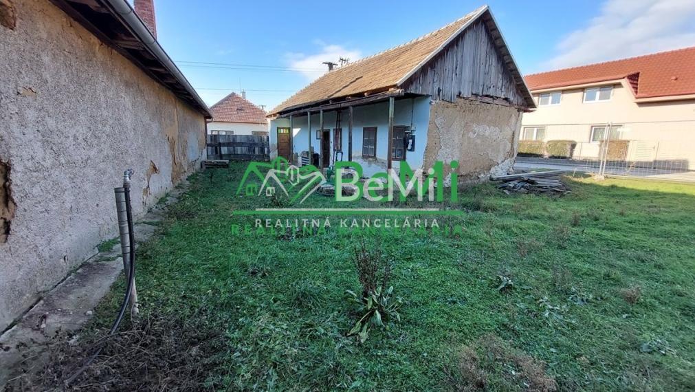 Exkluzívne na predaj vidiecky dom s veľkým pozemkom Jacovce