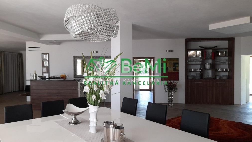 Na predaj vila pri lese so súkromím v obci Vozokany