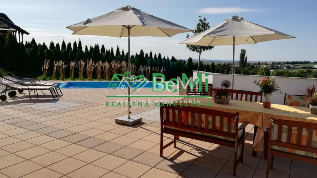 Na predaj vila pri lese so súkromím v obci Vozokany