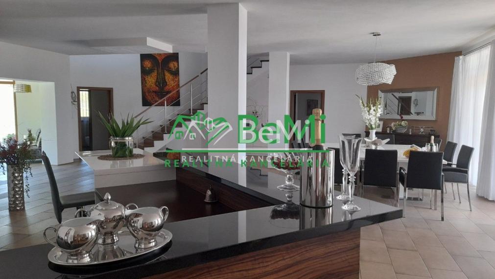 Na predaj vila pri lese so súkromím v obci Vozokany