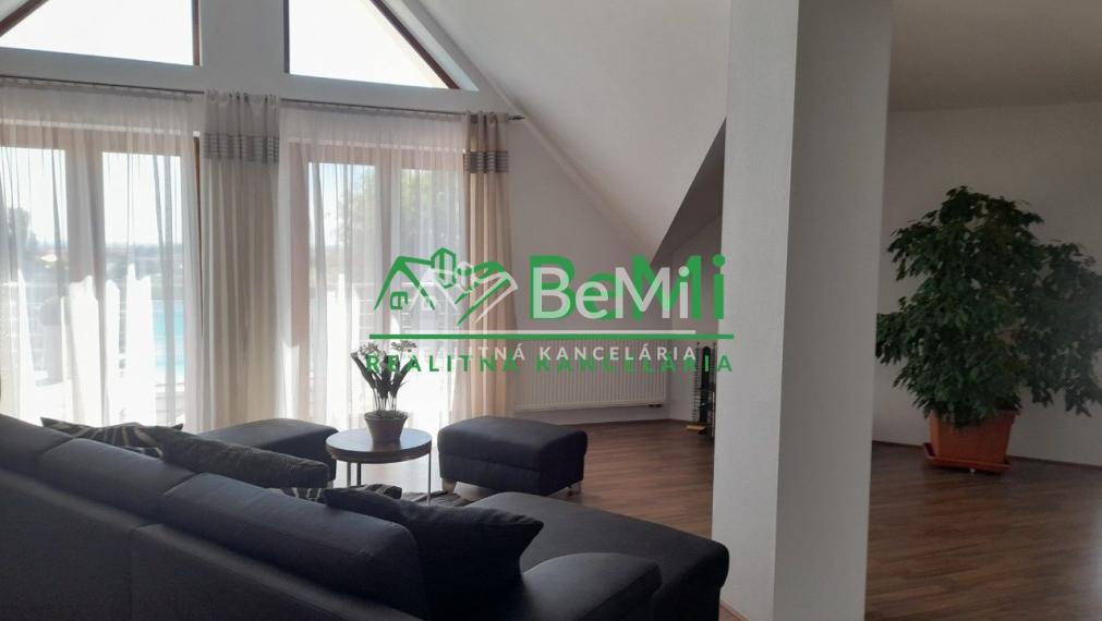 Na predaj vila pri lese so súkromím v obci Vozokany