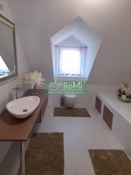 Na predaj vila pri lese so súkromím v obci Vozokany