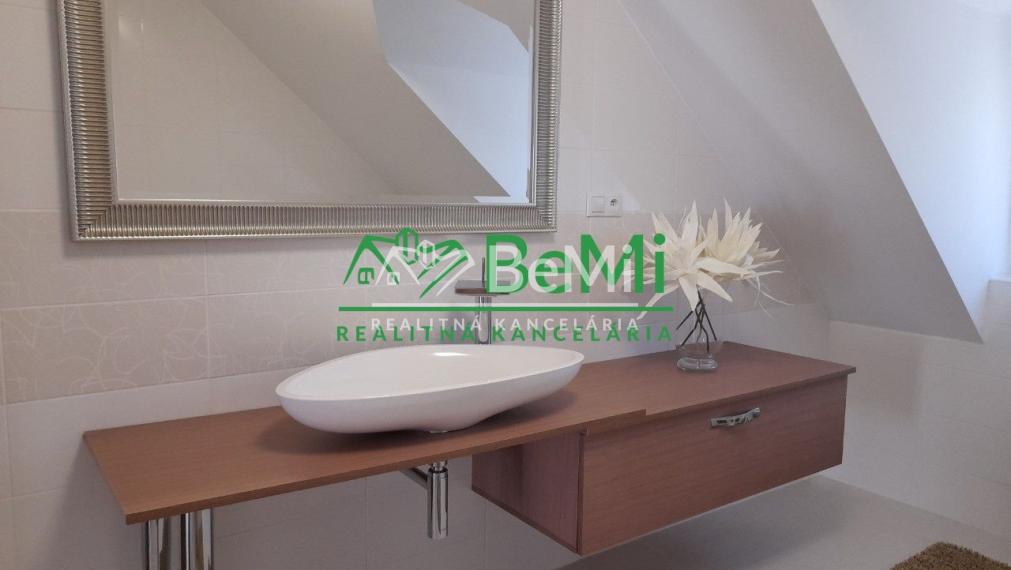 Na predaj vila pri lese so súkromím v obci Vozokany