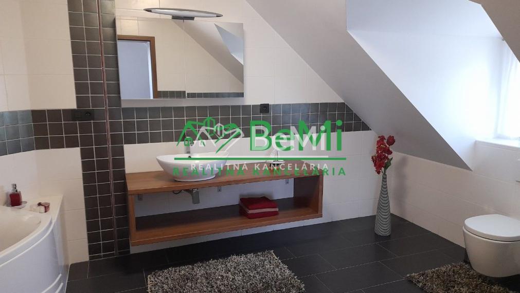 Na predaj vila pri lese so súkromím v obci Vozokany