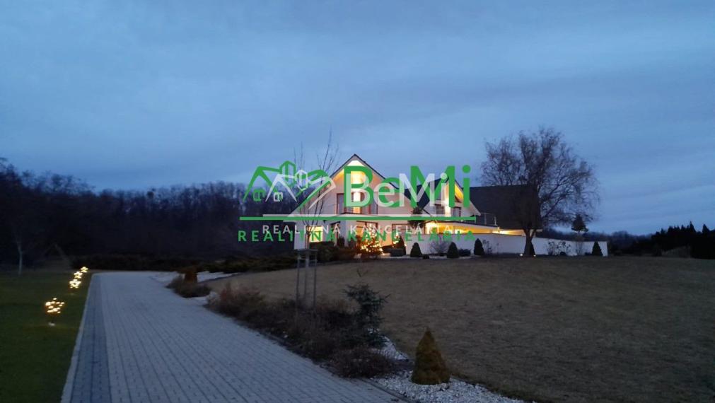 Na predaj vila pri lese so súkromím v obci Vozokany