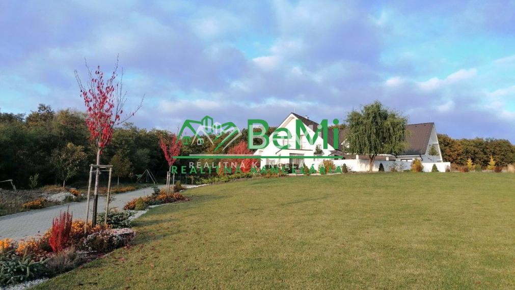 Na predaj vila pri lese so súkromím v obci Vozokany