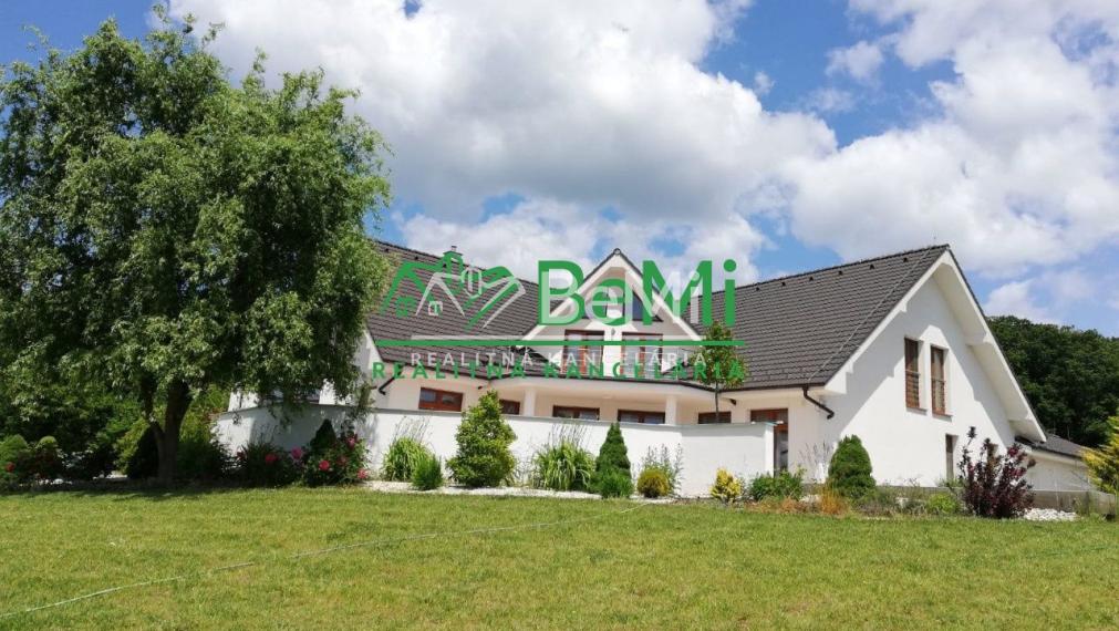 Na predaj vila pri lese so súkromím v obci Vozokany