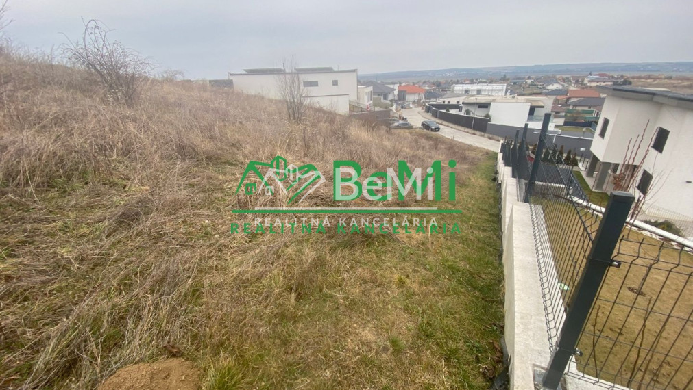 Pozemok 1 686 m2 Nitra Janíkovce všetky IS  ID 545-14-MIG