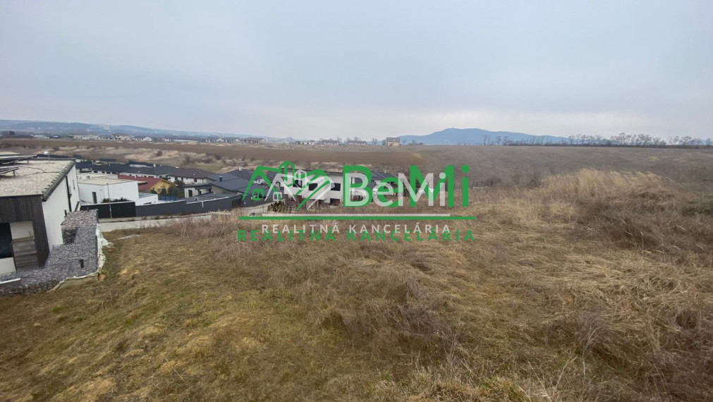 Pozemok 1 686 m2 Nitra Janíkovce všetky IS  ID 545-14-MIG