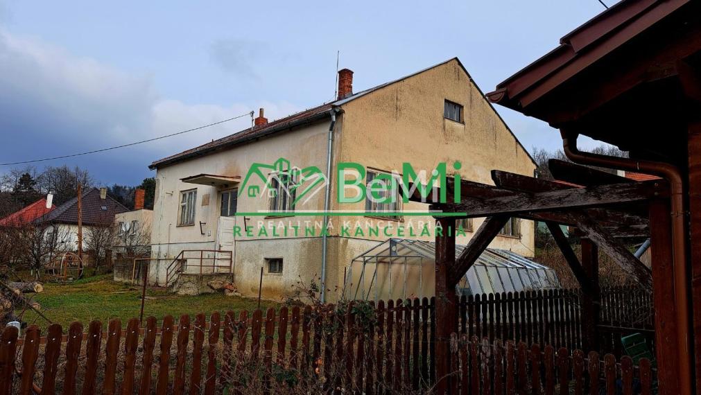 Rodinný dom Kostoľany pod Tribečom (002-12-VLAS)