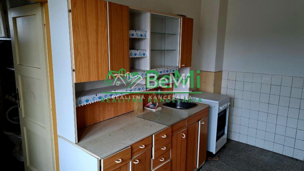 Rodinný dom Kostoľany pod Tribečom (002-12-VLAS)