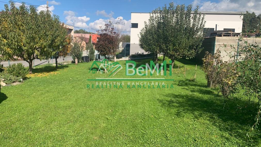 Stavebný, slnečný pozemok, 292 m2 Veľká Lúka