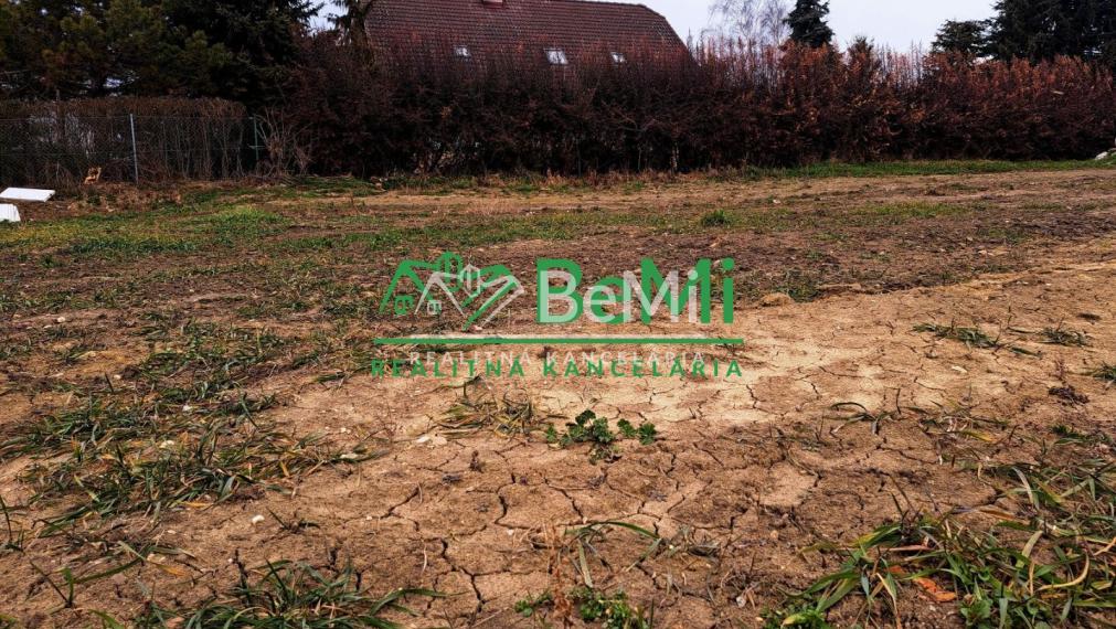 Predaj, stavebný pozemok -  Mojmírovce (008-14-JANS)