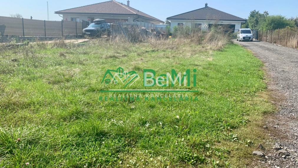 Stavebný pozemok medzi novostavbami 647 m2, Sielnica