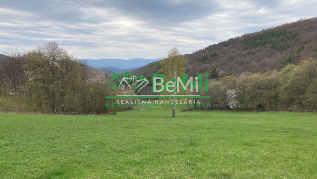 Pozemok pre mobilný dom 3970 m2, polosamota, Michalková