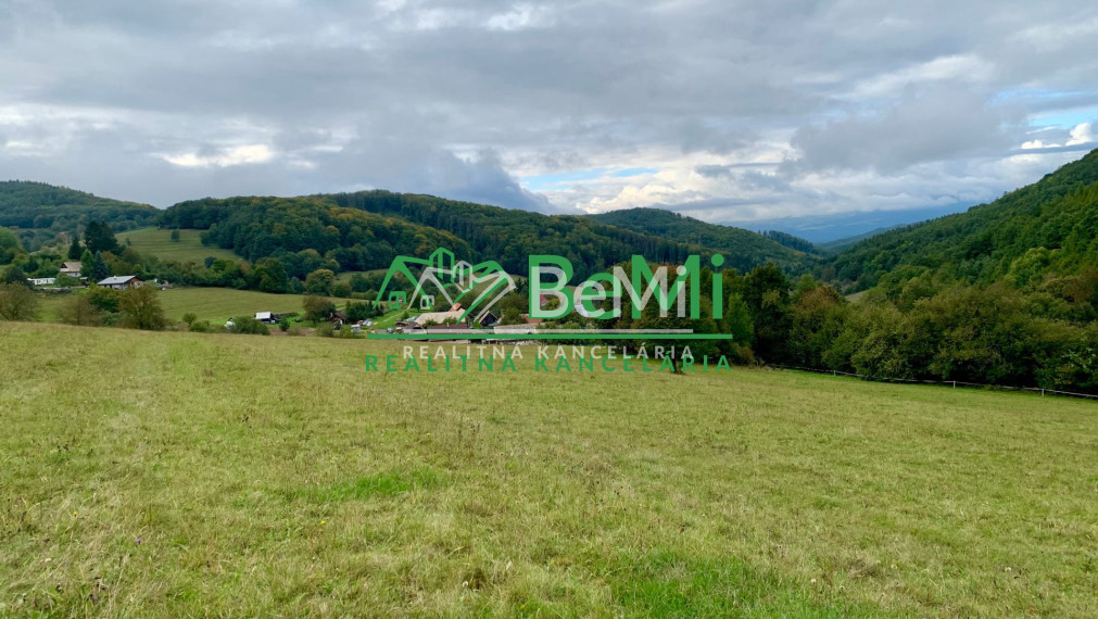 Pozemok pre mobilný dom 3970 m2, polosamota, Michalková