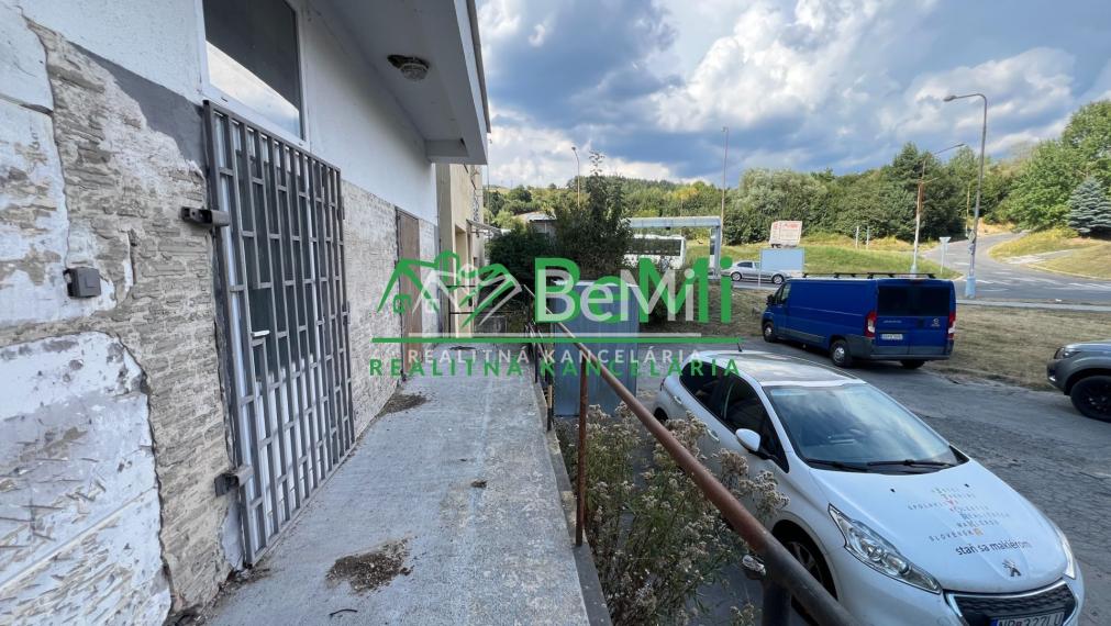 Prenájom, skladové priestory  60m2  Banská Bystrica-Sásová