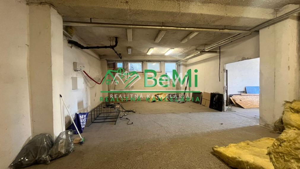 Prenájom, skladové priestory  60m2  Banská Bystrica-Sásová