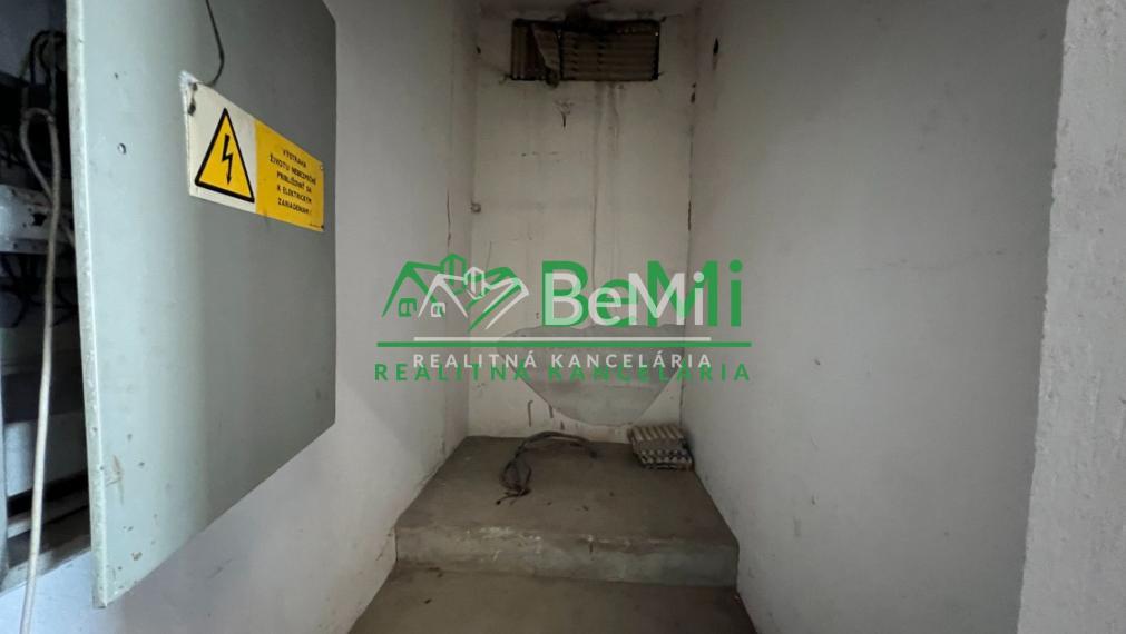 Prenájom, skladové priestory  60m2  Banská Bystrica-Sásová