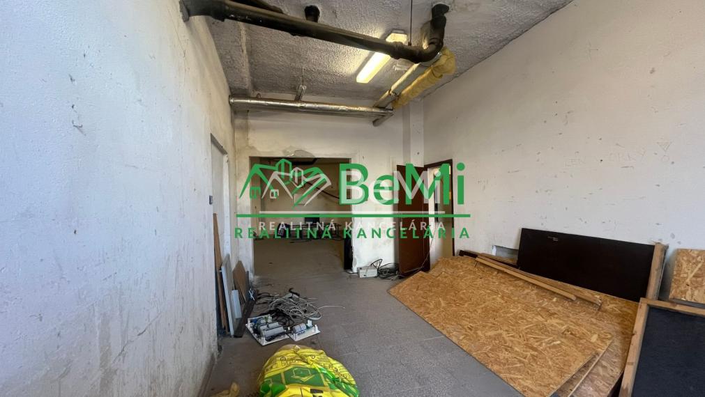 Prenájom, skladové priestory  60m2  Banská Bystrica-Sásová