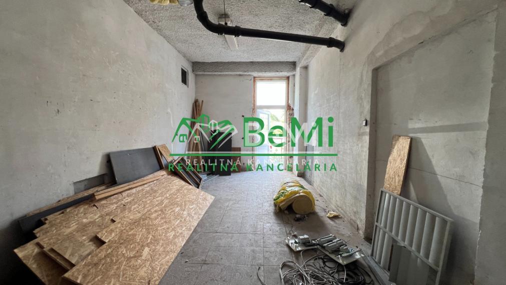 Prenájom, skladové priestory  60m2  Banská Bystrica-Sásová