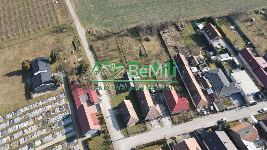 Exkluzívne na predaj vidiecky dom s veľkým pozemkom Jacovce