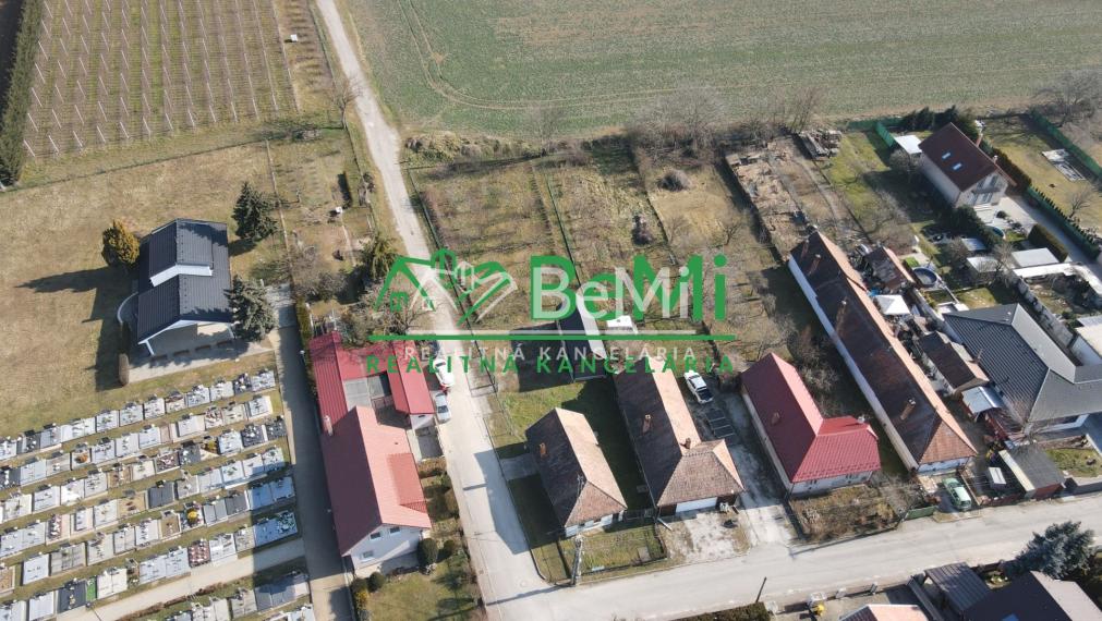 Exkluzívne na predaj vidiecky dom s veľkým pozemkom Jacovce