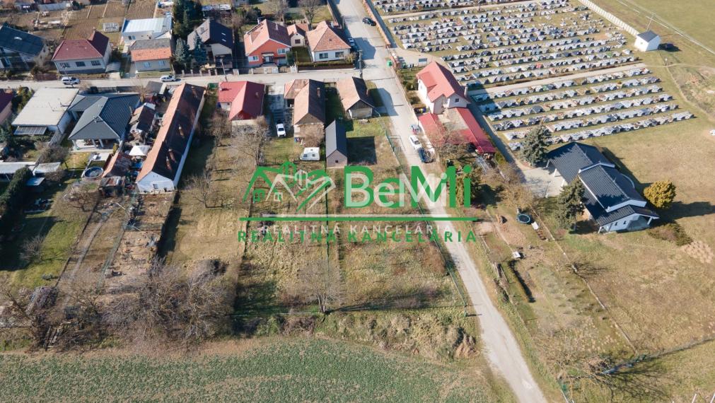 Exkluzívne na predaj vidiecky dom s veľkým pozemkom Jacovce