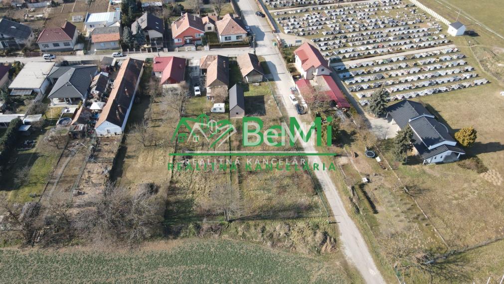 Exkluzívne na predaj vidiecky dom s veľkým pozemkom Jacovce