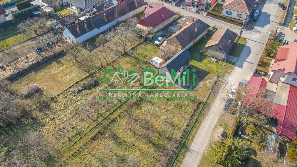 Exkluzívne na predaj vidiecky dom s veľkým pozemkom Jacovce