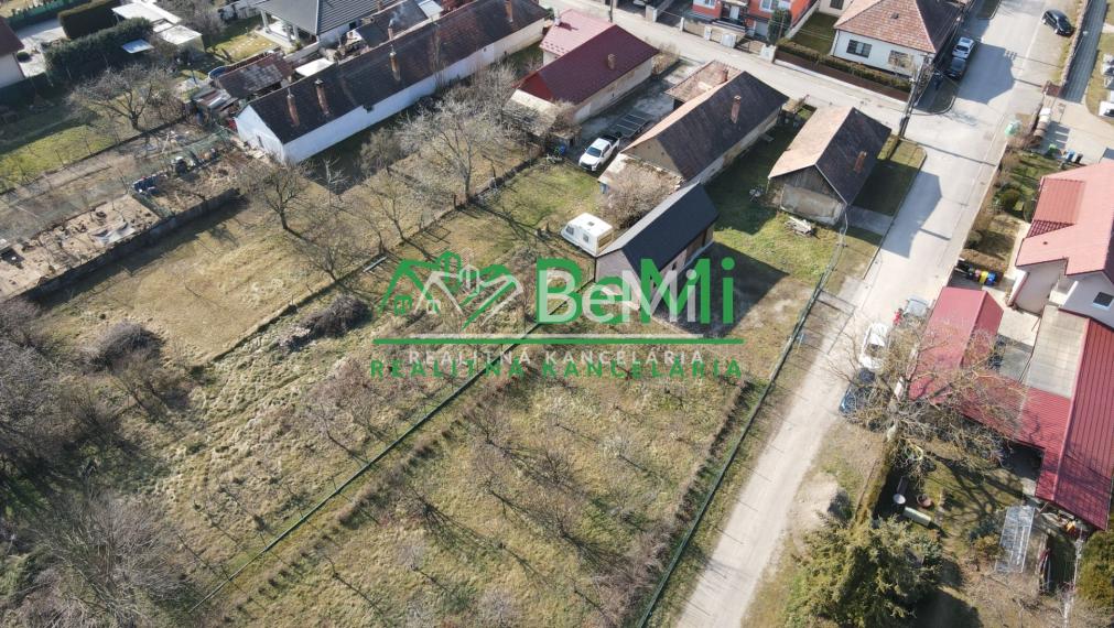 Exkluzívne na predaj vidiecky dom s veľkým pozemkom Jacovce