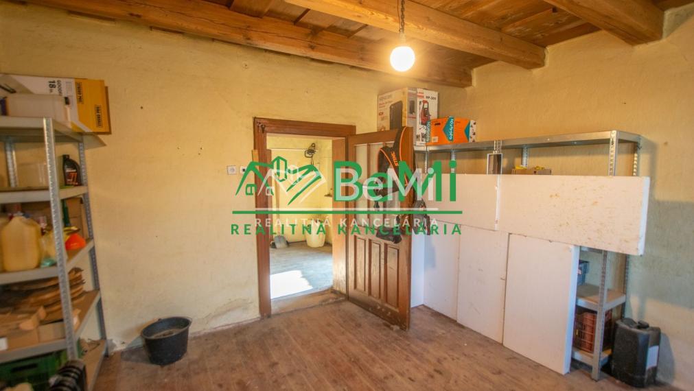 Exkluzívne na predaj vidiecky dom s veľkým pozemkom Jacovce