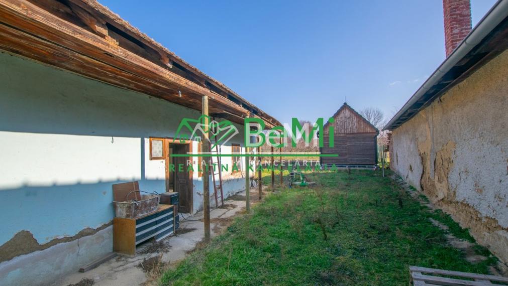 Exkluzívne na predaj vidiecky dom s veľkým pozemkom Jacovce