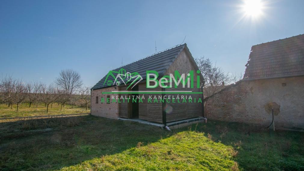 Exkluzívne na predaj vidiecky dom s veľkým pozemkom Jacovce