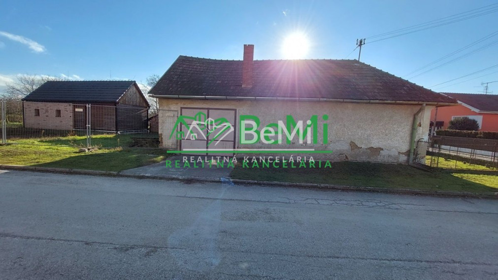 Predaj veľkého pozemku s projektom v obci Jacovce