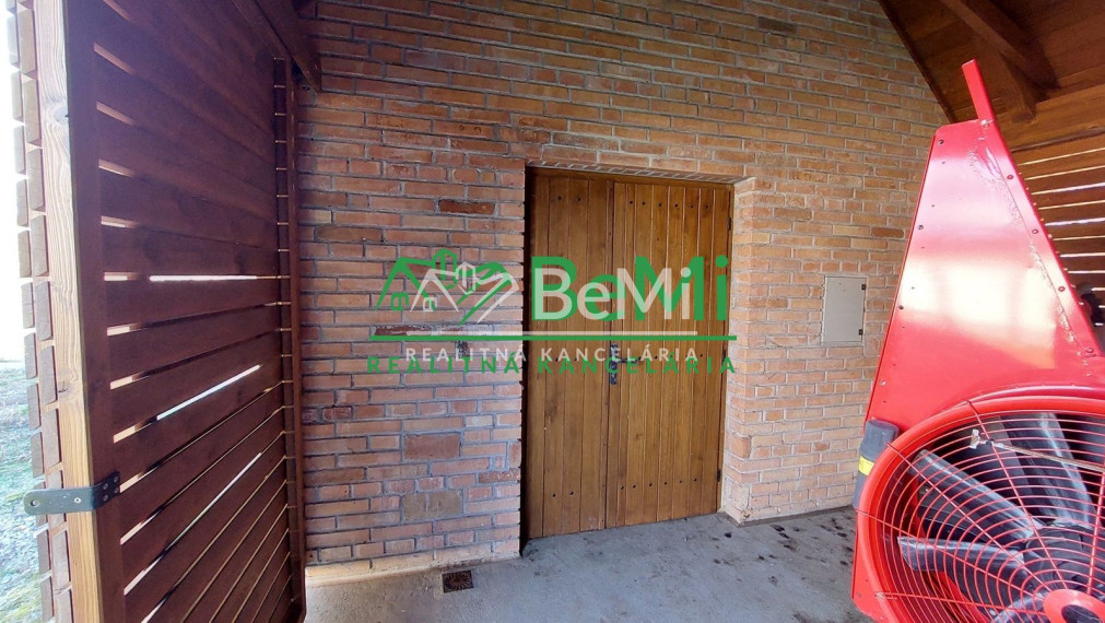 Predaj veľkého pozemku s projektom v obci Jacovce