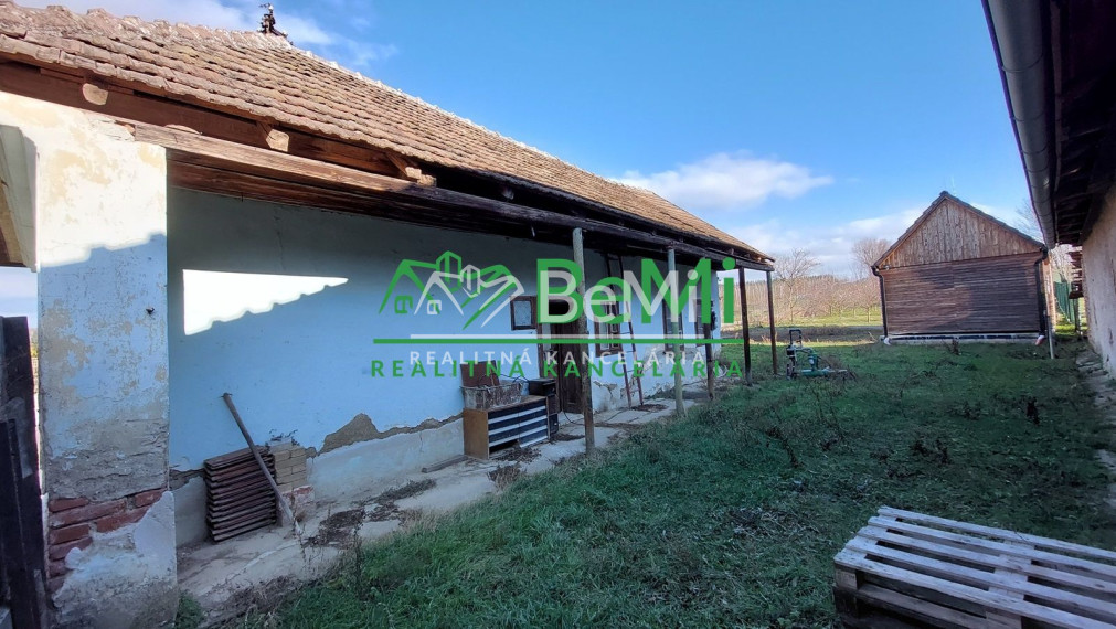 Predaj veľkého pozemku s projektom v obci Jacovce