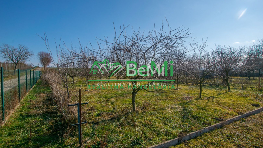 Predaj veľkého pozemku s projektom v obci Jacovce