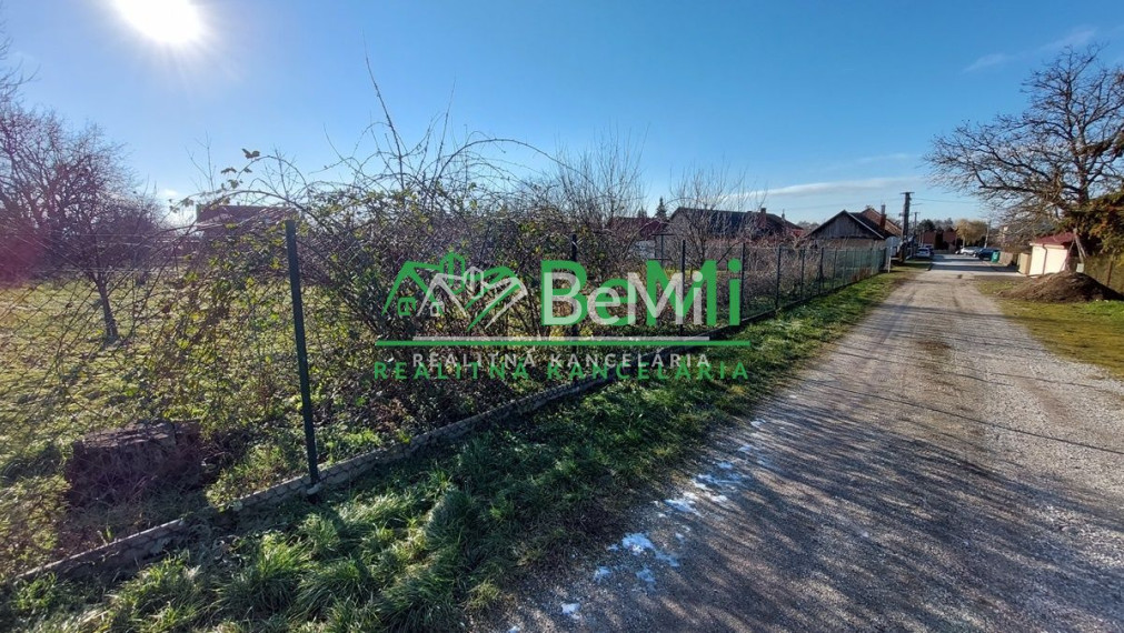 Predaj veľkého pozemku s projektom v obci Jacovce