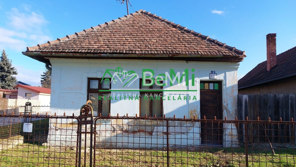 Predaj veľkého pozemku s projektom v obci Jacovce