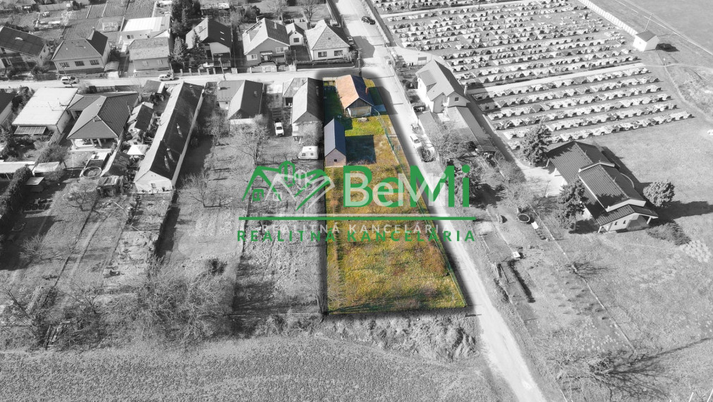 Predaj veľkého pozemku s projektom v obci Jacovce
