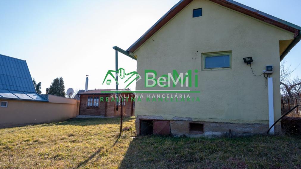 Predaj záhradná chatka, Nové Mesto nad Váhom, 395 m2