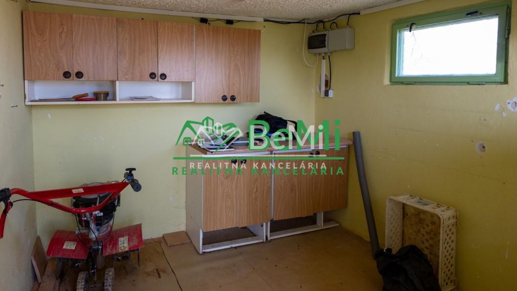 Predaj záhradná chatka, Nové Mesto nad Váhom, 395 m2