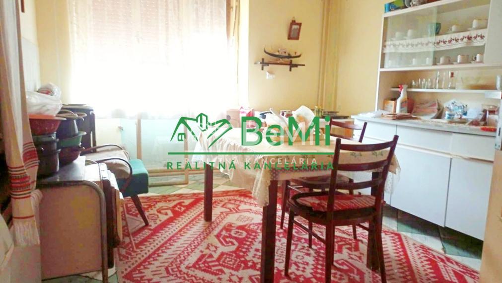 Predaj dvojgeneračného rodinného domu - Sazdice( 018-12-HEKA)