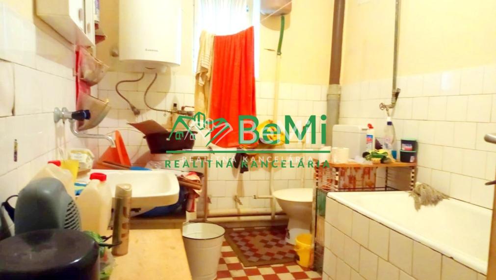 Predaj dvojgeneračného rodinného domu - Sazdice( 018-12-HEKA)