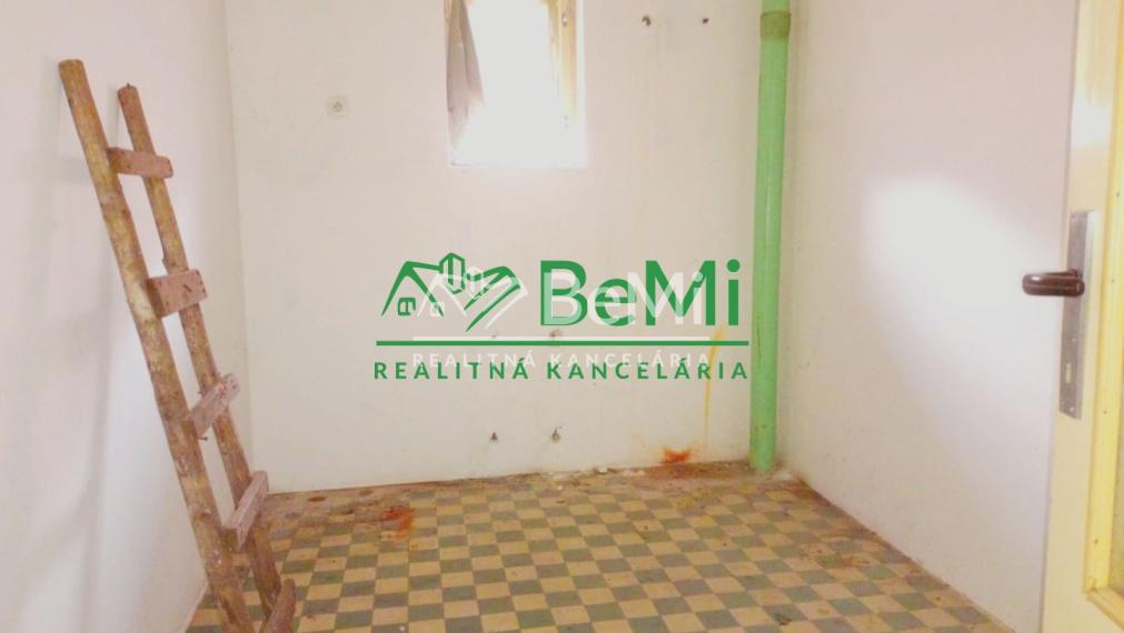 Predaj dvojgeneračného rodinného domu - Sazdice( 018-12-HEKA)